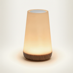Lampa na krémovém pozadí